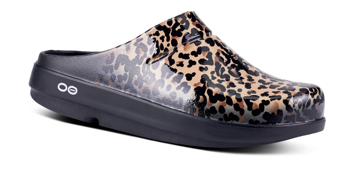 Leopard Women\'s Oofos OOcloog Limited Edition Clogs | bpmPTLM1W2z