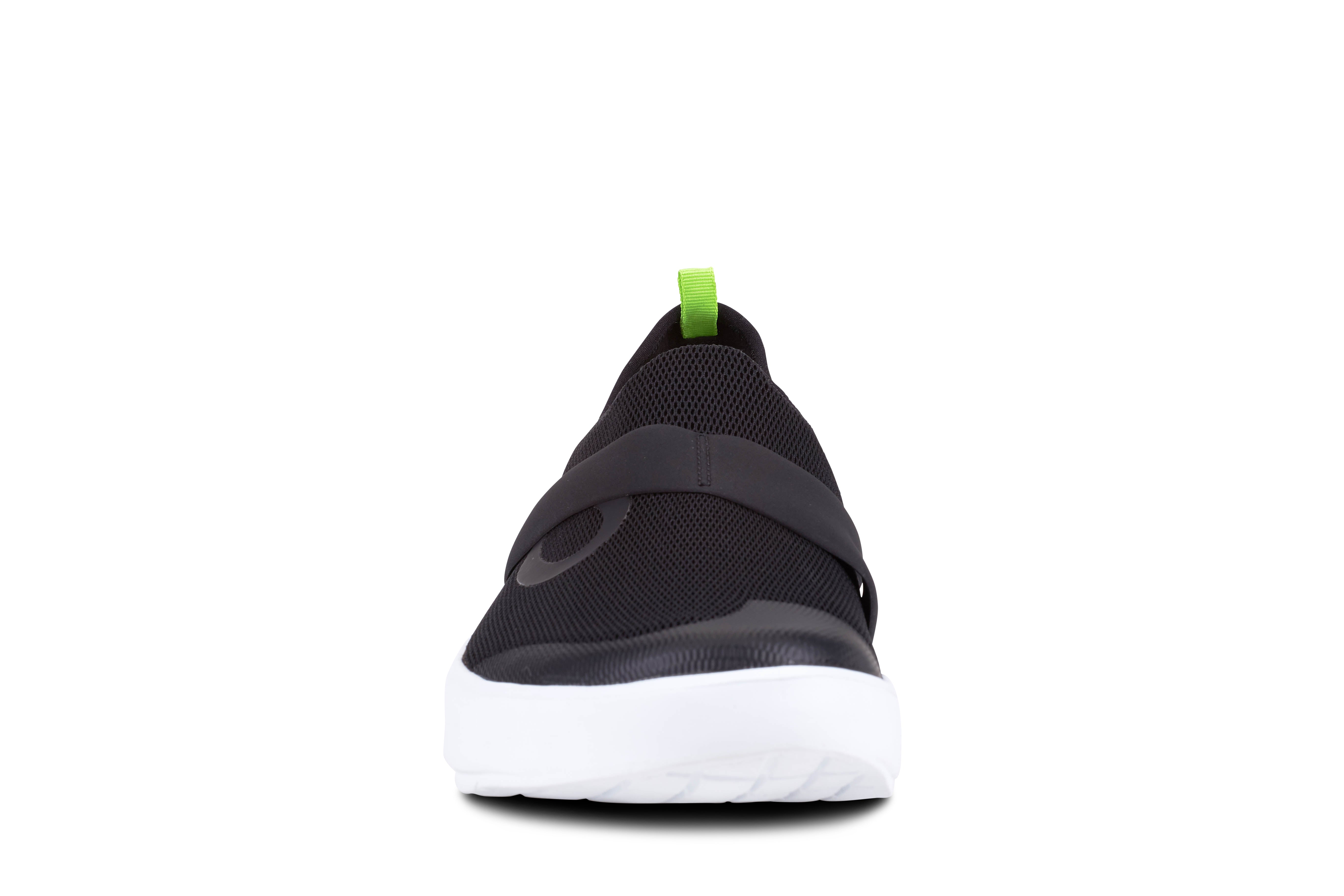 White / Black Men's Oofos OOmg Low Shoes | b7A5MNf0SYv