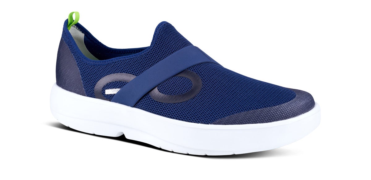 White / Navy Men\'s Oofos OOmg Low Shoes | yHnky5cND42