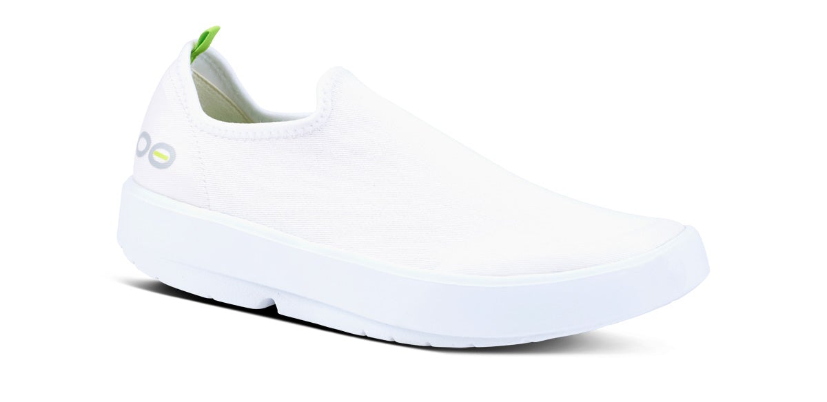 White Women's Oofos OOmg eeZee Low Shoes | B4QzVI9IlzY